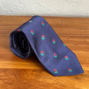 Jacobs Roberts handmade‎ in the USA Red rose print and blue mens neck tie